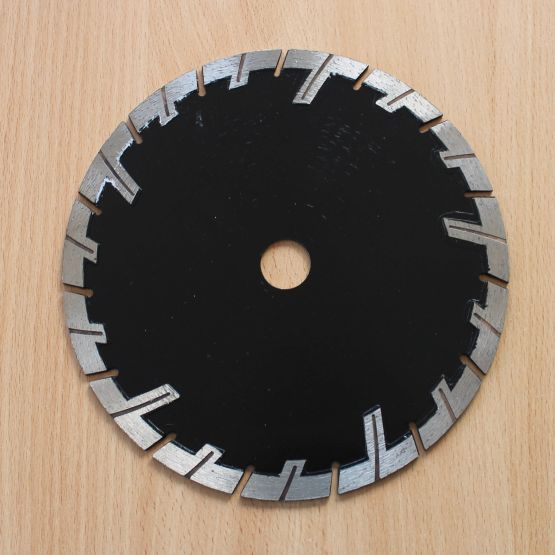 Турбо диск за рязане и оформяне на естествен камък