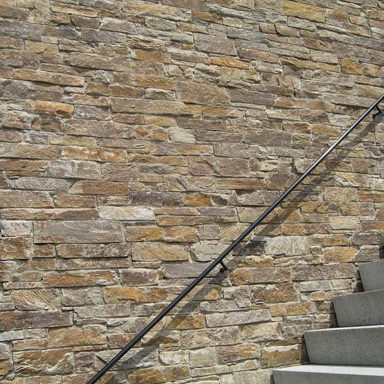 Стена от камък зидария