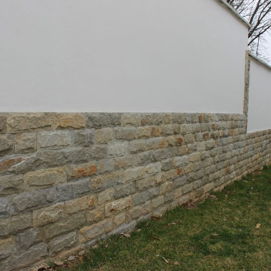 Стенна облицовка от естествен камък гнайс очукан